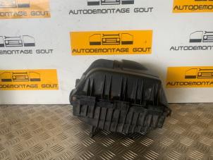 Gebruikte Luchtfilterhuis Renault Master II (FD/HD) 2.5 dCi 120 FAP Prijs € 24,99 Margeregeling aangeboden door Autodemontage Gout