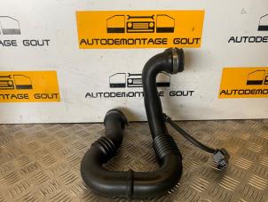 Gebruikte Intercooler Buis Renault Trafic New (FL) 2.0 dCi 16V 115 Prijs € 99,95 Margeregeling aangeboden door Autodemontage Gout