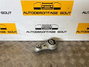 Gebruikte Motorrubber Renault Trafic New (FL) 2.5 dCi 16V 135 Prijs € 19,99 Margeregeling aangeboden door Autodemontage Gout