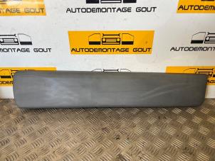 Gebruikte Carrosserielijst Renault Trafic New (FL) 2.5 dCi 16V 135 Prijs € 24,99 Margeregeling aangeboden door Autodemontage Gout