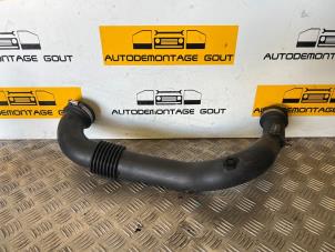 Gebruikte Intercooler Buis Renault Trafic New (FL) 2.5 dCi 16V 135 Prijs € 24,99 Margeregeling aangeboden door Autodemontage Gout