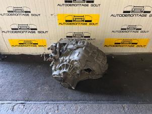 Gebruikte Versnellingsbak Volkswagen Transporter T5 2.5 TDi Prijs € 389,99 Margeregeling aangeboden door Autodemontage Gout