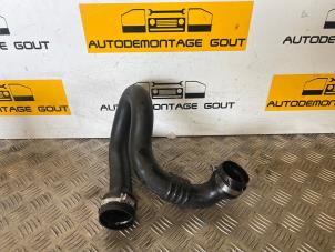 Gebruikte Intercooler Buis Opel Vivaro 2.0 CDTI Prijs € 75,00 Margeregeling aangeboden door Autodemontage Gout