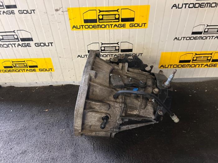 Versnellingsbak van een Opel Vivaro 2.0 CDTI 2012