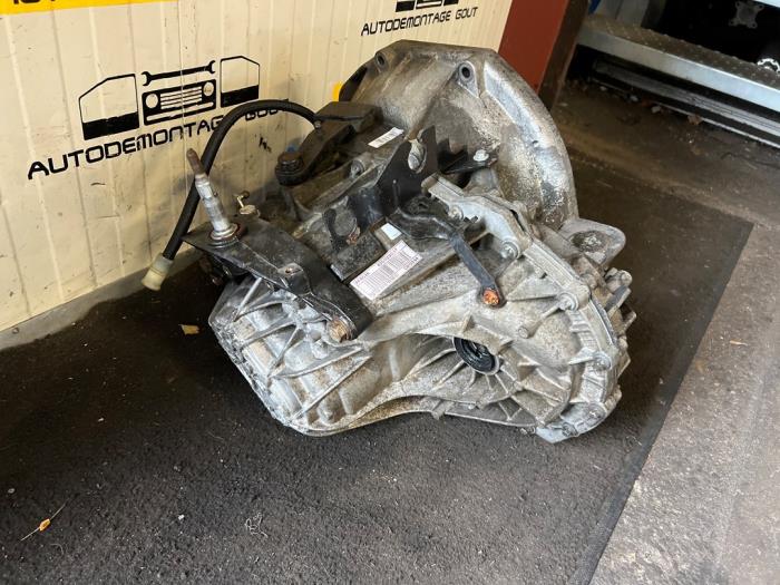 Versnellingsbak van een Opel Vivaro 2.0 CDTI 2012