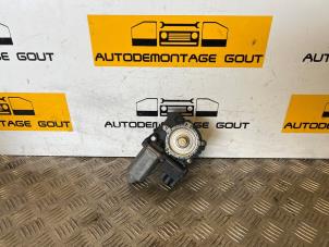 Gebruikte Portierruitmotor Volkswagen Transporter T4 2.5 TDI Prijs € 89,99 Margeregeling aangeboden door Autodemontage Gout