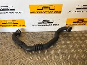 Gebruikte Intercooler Buis Renault Trafic New (FL) 1.9 dCi 82 16V Prijs € 89,99 Margeregeling aangeboden door Autodemontage Gout