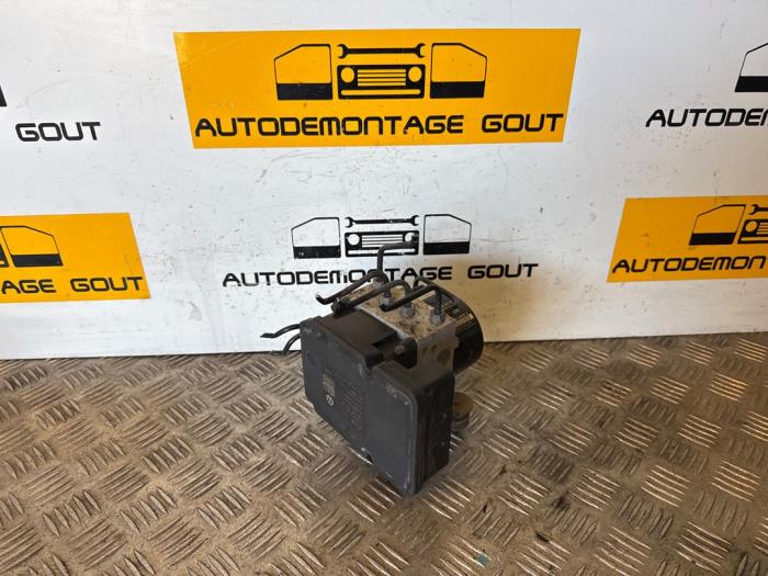 Gebruikte ABS Pomp Volkswagen Transporter/Caravelle T5 2.5 TDi Prijs € 75,00 Margeregeling aangeboden door Autodemontage Gout
