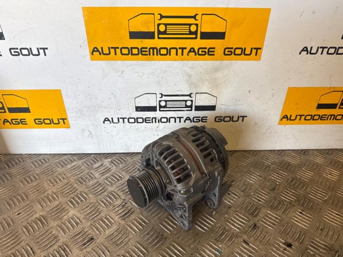 Gebruikte Dynamo Volkswagen Caddy III (2KA,2KH,2CA,2CH) 1.6 TDI 16V Prijs € 29,99 Margeregeling aangeboden door Autodemontage Gout