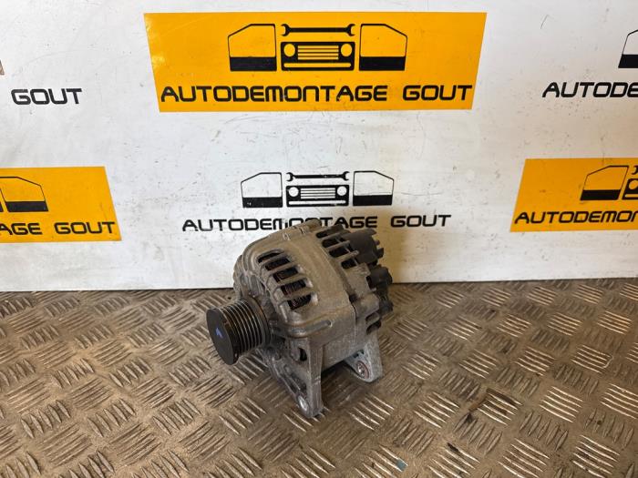 Gebruikte Dynamo Renault Trafic (1FL/2FL/3FL/4FL) 1.6 dCi 90 Prijs € 39,99 Margeregeling aangeboden door Autodemontage Gout