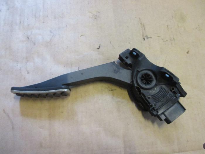 Gaspedaalpositie Sensor van een Land Rover Range Rover Evoque (LVJ/LVS)  2012