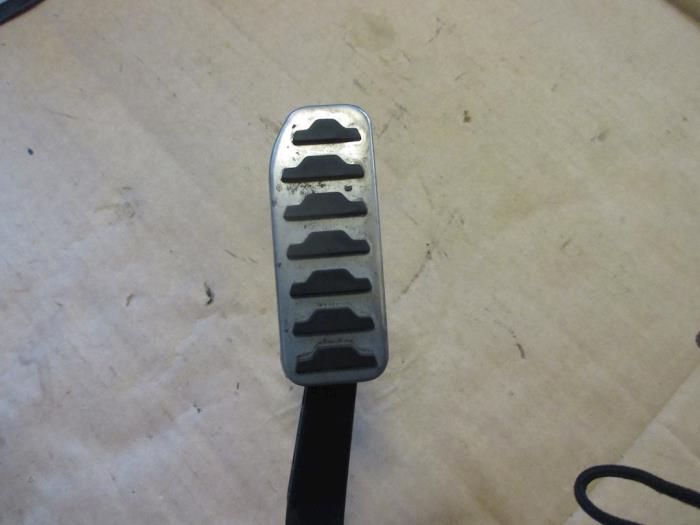 Gaspedaalpositie Sensor van een Land Rover Range Rover Evoque (LVJ/LVS)  2012