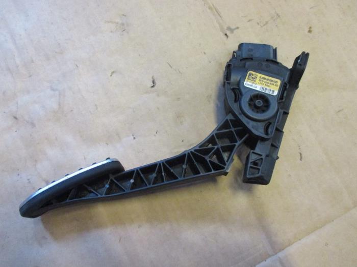 Gaspedaalpositie Sensor van een Land Rover Range Rover Evoque (LVJ/LVS)  2012