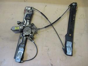 Gebruikte Raammechaniek 4Deurs rechts-voor Landrover Range Rover Evoque (LVJ/LVS) Prijs € 60,50 Inclusief btw aangeboden door Garage Callant