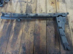 Gebruikte Bumpersteun links-achter Jaguar XJ (X350) 2.7d V6 24V Prijs € 18,15 Inclusief btw aangeboden door Garage Callant