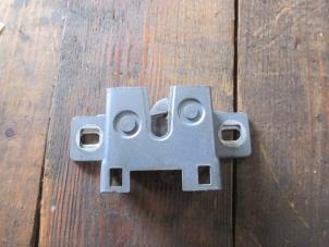 Gebruikte Slotmechaniek Motorkap Jaguar XF (CC9) 2.7 D V6 24V Prijs € 12,10 Inclusief btw aangeboden door Garage Callant