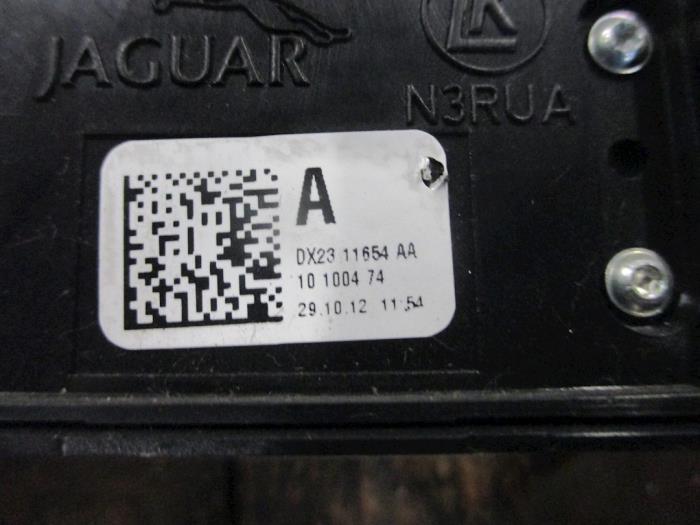Schakelaar achterklep van een Jaguar XF (CC9) 2.2 D 16V 2012