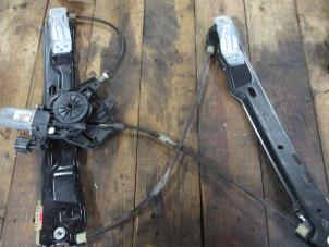 Gebruikte Raammechaniek 4Deurs links-voor Landrover Range Rover Evoque (LVJ/LVS) 2.2 SD4 16V 5-drs. Prijs € 90,75 Inclusief btw aangeboden door Garage Callant