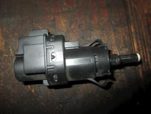 Gebruikte Remlicht Schakelaar Landrover Freelander II 2.2 tD4 16V Prijs € 12,10 Inclusief btw aangeboden door Garage Callant