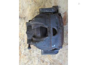 Gebruikte Remklauw (Tang) links-voor Jaguar XJ (X350) 2.7d V6 24V Prijs € 60,50 Inclusief btw aangeboden door Garage Callant