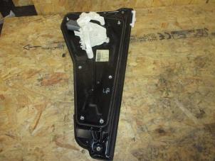 Gebruikte Ruitmechaniek 4Deurs links-achter Landrover Discovery III (LAA/TAA) 2.7 TD V6 Prijs € 60,50 Inclusief btw aangeboden door Garage Callant