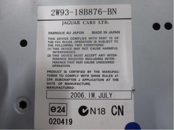 Radio CD Speler van een Jaguar XJ (X350) 6 3.0 V6 24V 2006