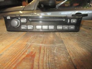 Gebruikte Radio CD Speler Jaguar XJ (X350) 6 3.0 V6 24V Prijs € 90,75 Inclusief btw aangeboden door Garage Callant