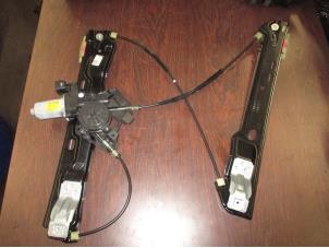 Gebruikte Ruitmechaniek 4Deurs rechts-voor Landrover Range Rover Evoque (LVJ/LVS) Prijs € 60,50 Inclusief btw aangeboden door Garage Callant