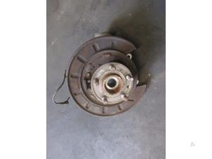 Gebruikte Fusee links-achter Landrover Freelander II 2.2 tD4 16V Prijs € 60,50 Inclusief btw aangeboden door Garage Callant