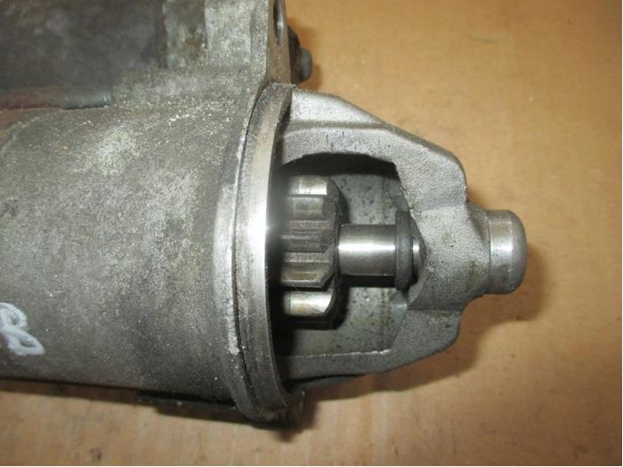 Startmotor van een Jaguar S-type (X200) 2.5 V6 24V 2003