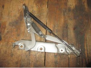 Gebruikte Kofferdeksel Scharnier Jaguar XF (CC9) 2.7 D V6 24V Prijs € 30,25 Inclusief btw aangeboden door Garage Callant