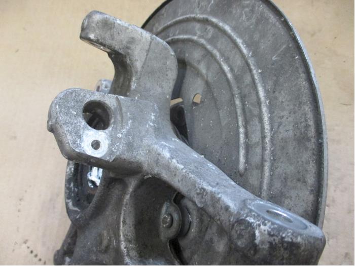 Fusee rechts-achter van een Jaguar XJ (X350) 2.7d V6 24V 2006