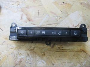 Gebruikte Schakelaar Jaguar XF (X260) 2.0d 180 16V AWD Prijs € 24,20 Inclusief btw aangeboden door Garage Callant