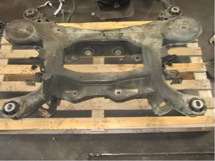 Gebruikte Subframe Landrover Discovery V (LR) 2.0 Td4 16V Prijs € 605,00 Inclusief btw aangeboden door Garage Callant