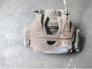 Gebruikte Remklauw (Tang) links-voor Jaguar XJ (X350) 2.7d V6 24V Prijs € 60,50 Inclusief btw aangeboden door Garage Callant