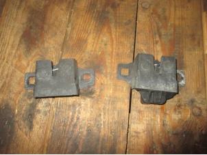 Gebruikte Slotmechaniek Motorkap Jaguar XF (X260) 2.0d 180 16V Prijs € 24,20 Inclusief btw aangeboden door Garage Callant