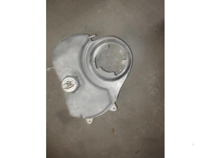 Expansievat van een Jaguar X-type 2.0 D 16V 2004