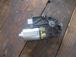 Gebruikte Schuifdak Motor Jaguar XF (CC9) 2.7 D V6 24V Prijs € 121,00 Inclusief btw aangeboden door Garage Callant