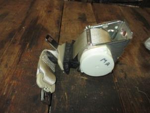 Gebruikte Veiligheidsgordel midden-achter Jaguar XF (CC9) 2.7 D V6 24V Prijs € 90,75 Inclusief btw aangeboden door Garage Callant