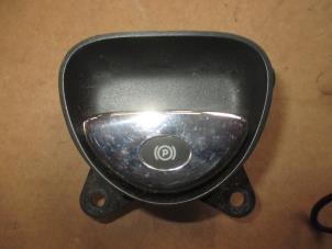 Gebruikte Handrem schakelaar Jaguar XJ (X350) 2.7d V6 24V Prijs € 24,20 Inclusief btw aangeboden door Garage Callant