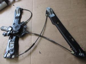 Gebruikte Raammechaniek 4Deurs links-voor Landrover Range Rover Evoque (LVJ/LVS) 2.2 TD4 16V Prijs € 90,75 Inclusief btw aangeboden door Garage Callant