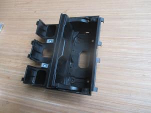 Gebruikte Bekerhouder Jaguar XF (CC9) 2.7 D V6 24V Prijs € 30,25 Inclusief btw aangeboden door Garage Callant