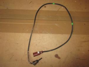 Gebruikte Uitlaat temperatuursensor Volkswagen Caddy Combi IV 2.0 TDI 102 Prijs € 42,35 Inclusief btw aangeboden door Garage Callant