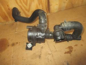 Gebruikte Watercirculatiepomp Landrover Range Rover Velar (LY) 2.0 16V P250 AWD Prijs € 60,50 Inclusief btw aangeboden door Garage Callant