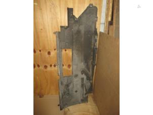 Gebruikte Beschermplaat bodem Jaguar XE 2.0 D E-Performance 16V Prijs € 60,50 Inclusief btw aangeboden door Garage Callant