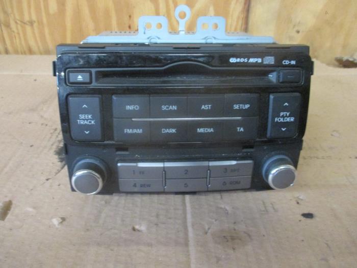 Radio CD Speler van een Hyundai i20 1.1 CRDi VGT 12V 2014