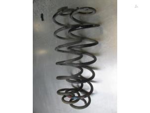 Gebruikte Schroefveer achter Peugeot 2008 (CU) 1.6 BlueHDi 115 16V Prijs € 30,25 Inclusief btw aangeboden door Garage Callant