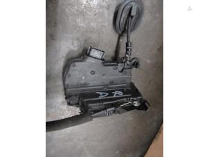 Gebruikte Deurslot Mechaniek 4Deurs rechts-achter Renault Clio IV (5R) 1.5 dCi 90 FAP Prijs € 30,25 Inclusief btw aangeboden door Garage Callant