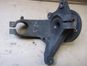 Gebruikte Fusee links-voor Peugeot 206+ (2L/M) 1.4 HDi Eco 70 Prijs € 30,25 Inclusief btw aangeboden door Garage Callant