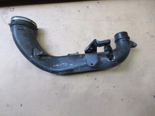 Gebruikte Luchtinlaat slang Landrover Range Rover Evoque (LVJ/LVS) 2.2 TD4 16V 5-drs. Prijs € 48,40 Inclusief btw aangeboden door Garage Callant